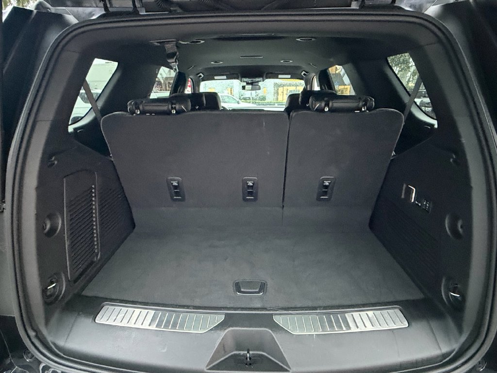 Used 2025 Chevrolet Tahoe Premier RWD image 15