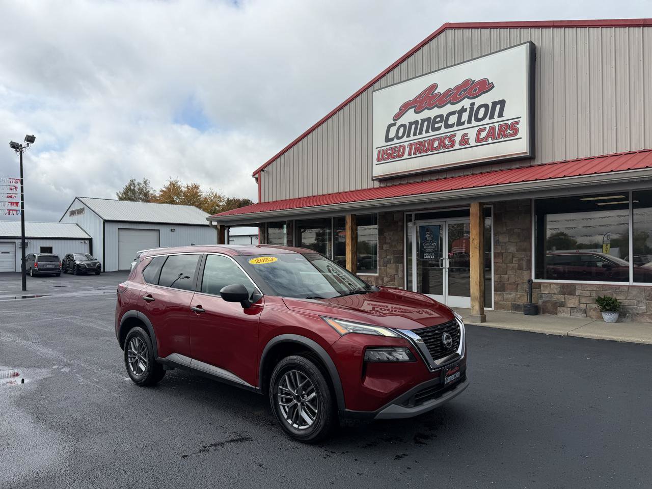 Used 2023 Nissan Rogue S AWD/4WD image 2