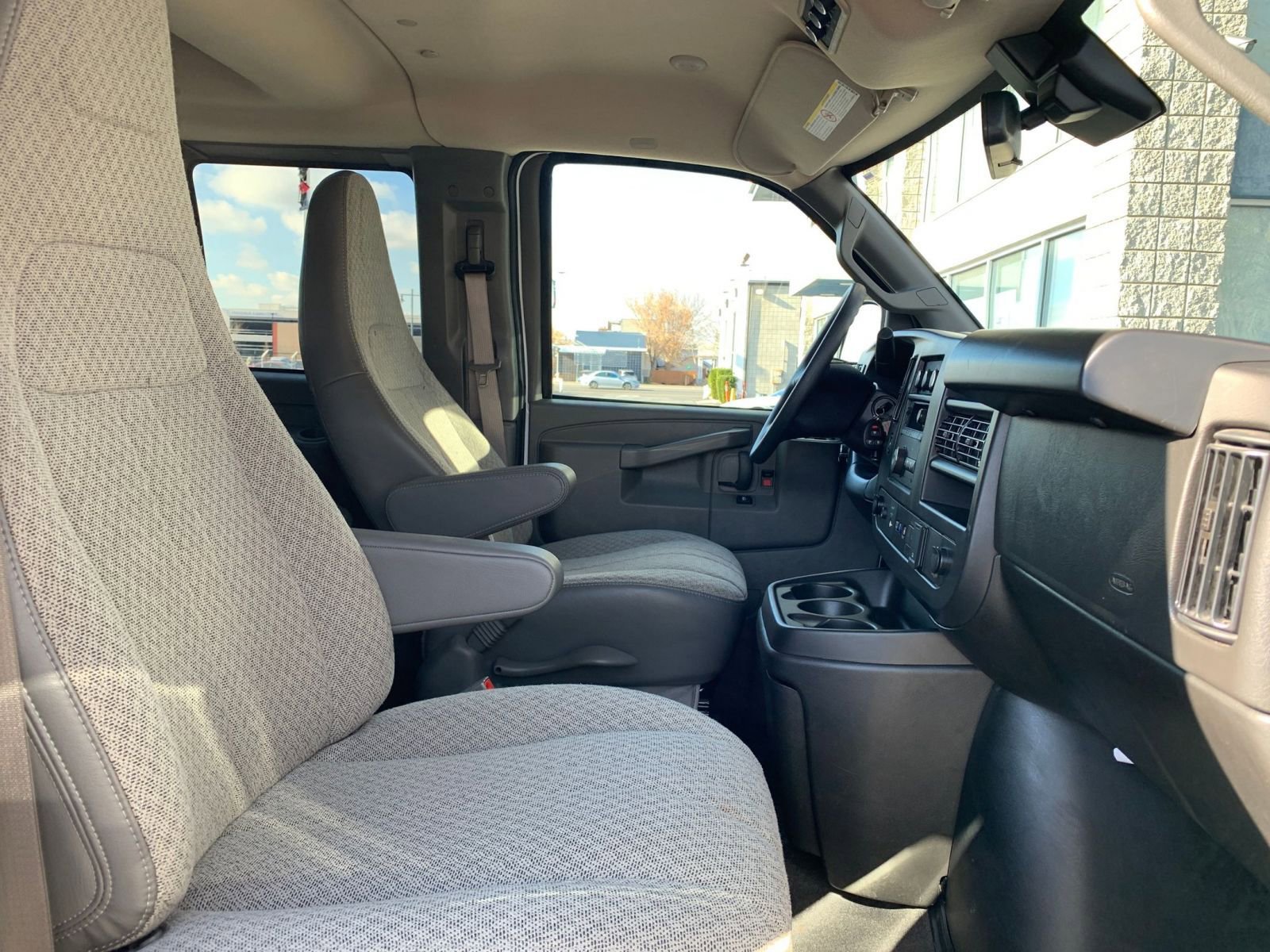 Used 2025 GMC Savana 3500 LT w/ LT Preferred Equipment Group image 35