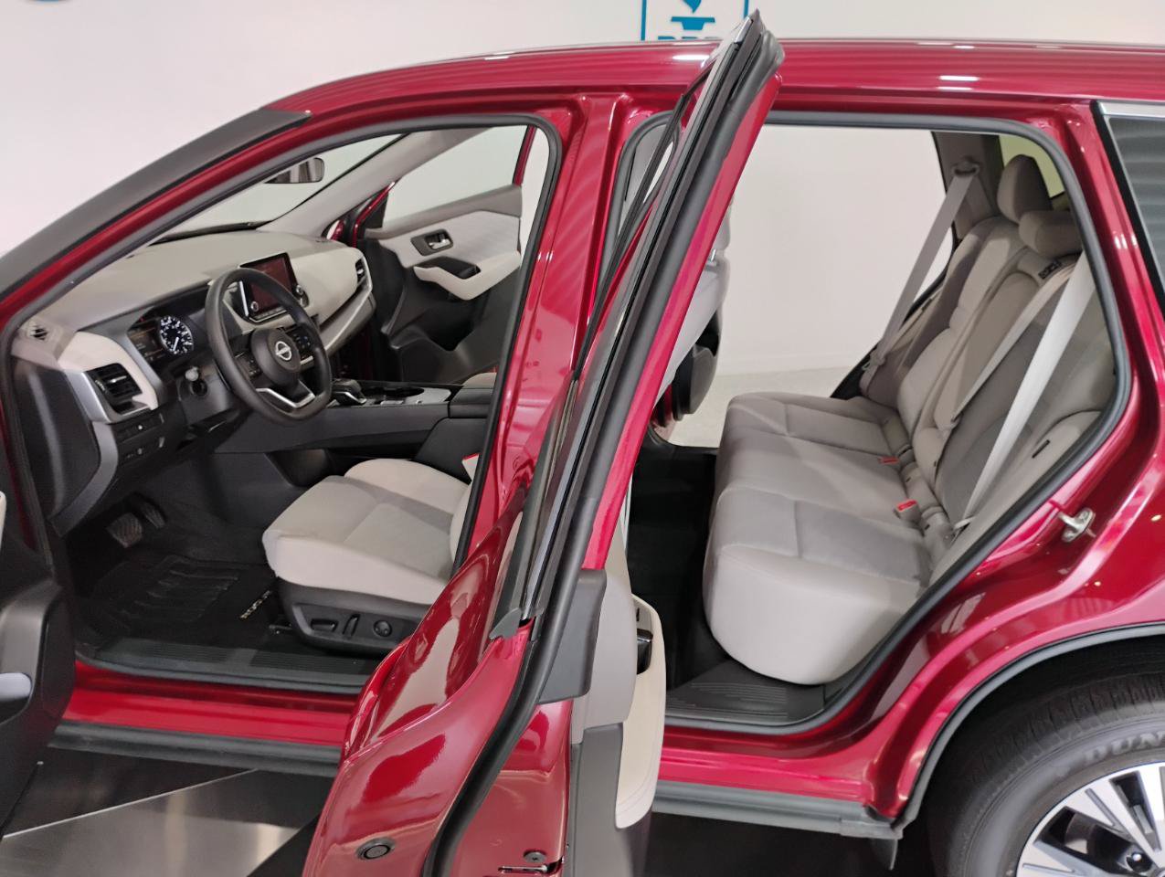 Used 2023 Nissan Rogue SV FWD image 35