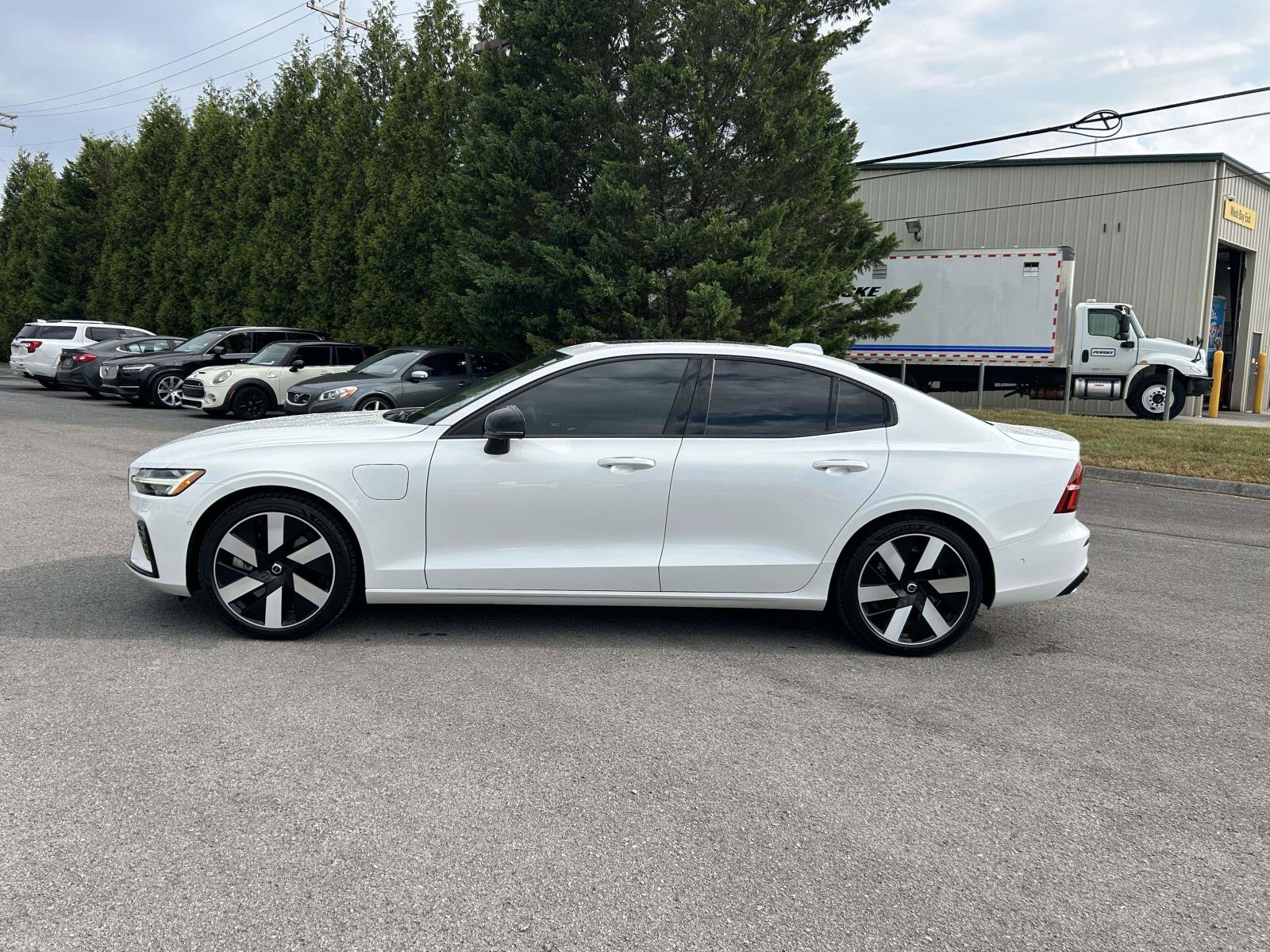 Certified 2024 Volvo S60 T8 Plus w/ Climate Package AWD/4WD image 4