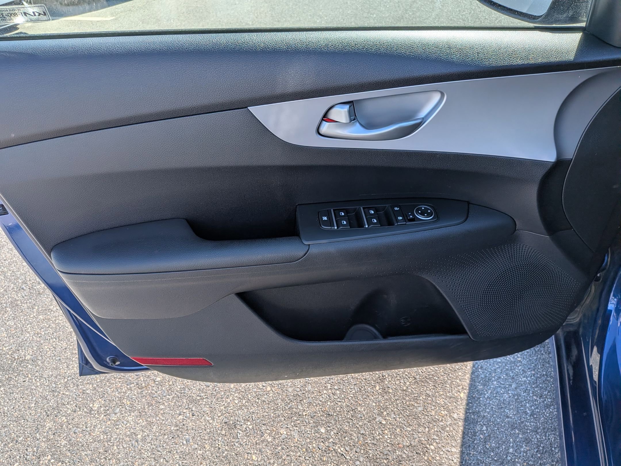 Used 2022 Kia Forte LXS w/ LXS Technology Package FWD image 12