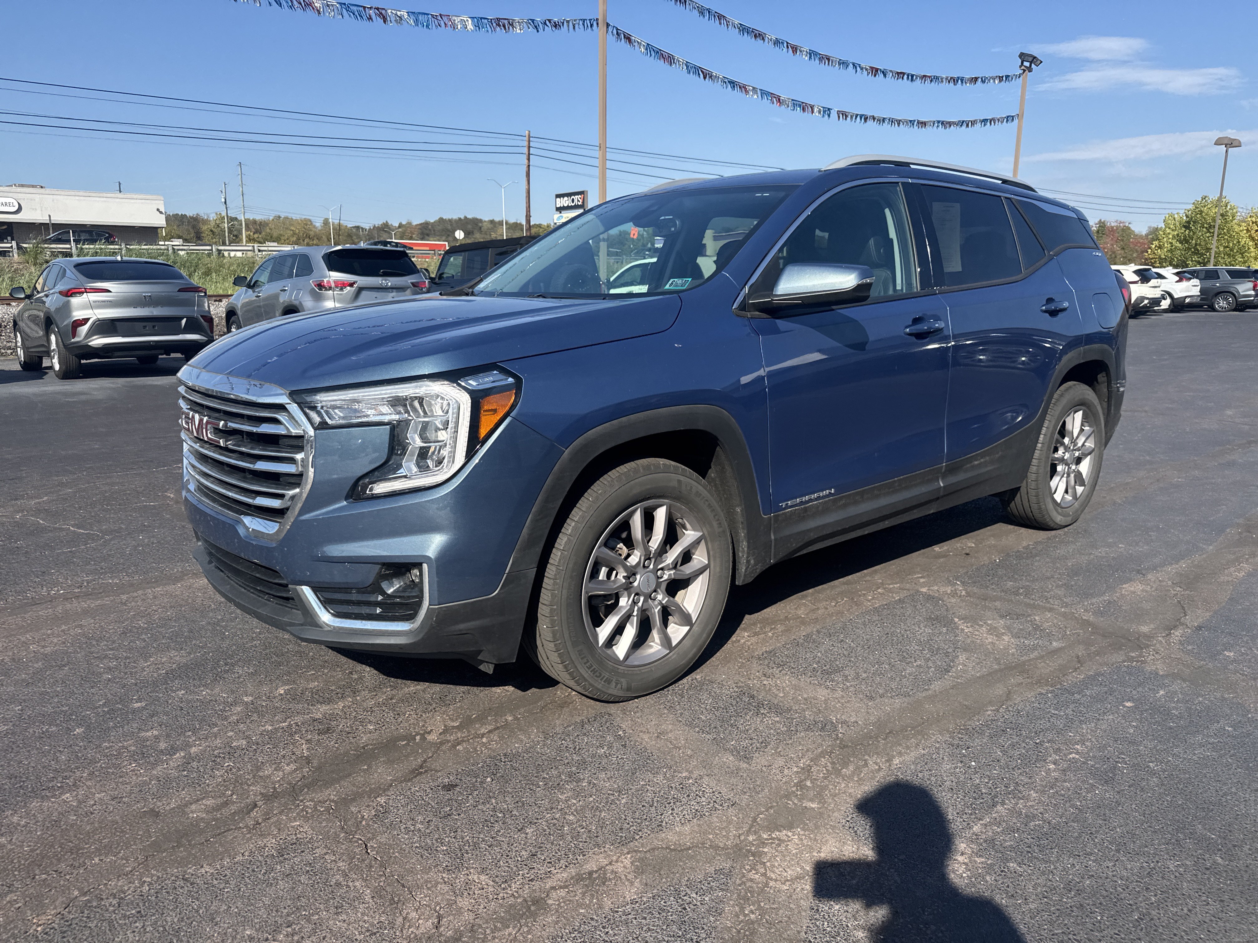 Used 2024 GMC Terrain SLT AWD/4WD image 19