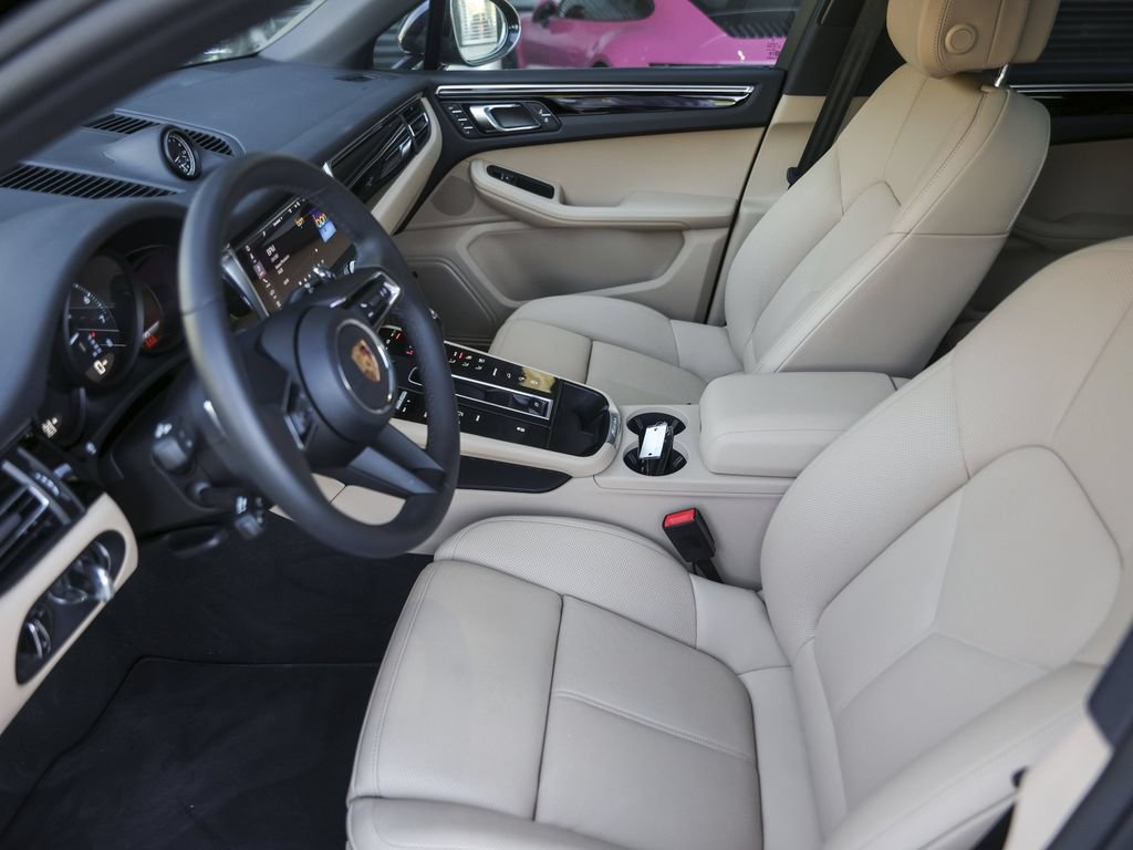 Certified 2026 Porsche Macan AWD/4WD image 15