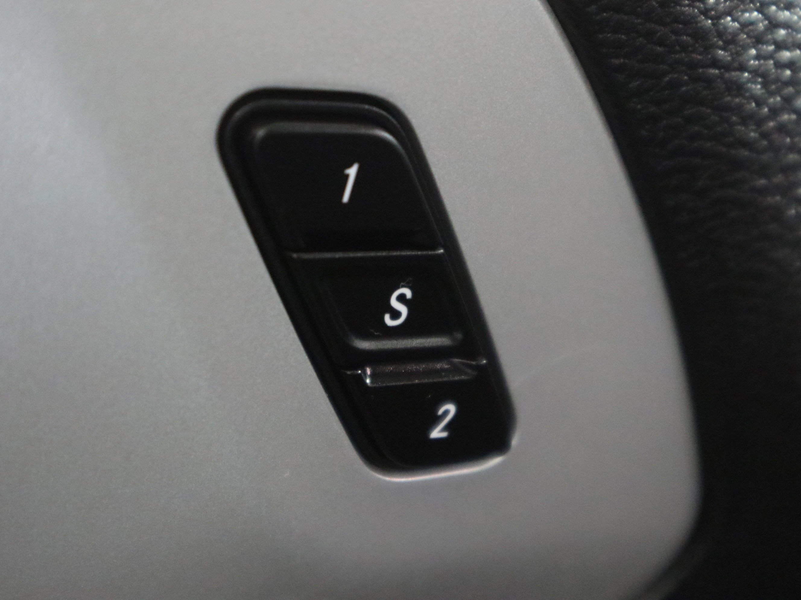 Used 2025 Chrysler Pacifica Limited image 36