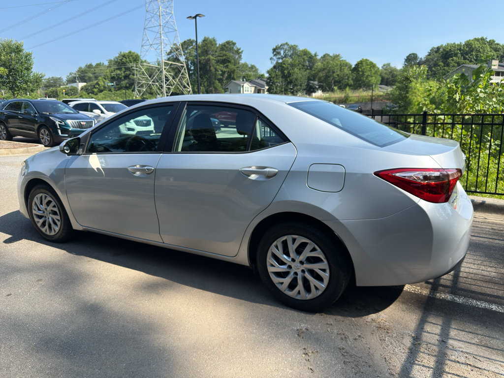 Used 2019 Toyota Corolla LE FWD image 2