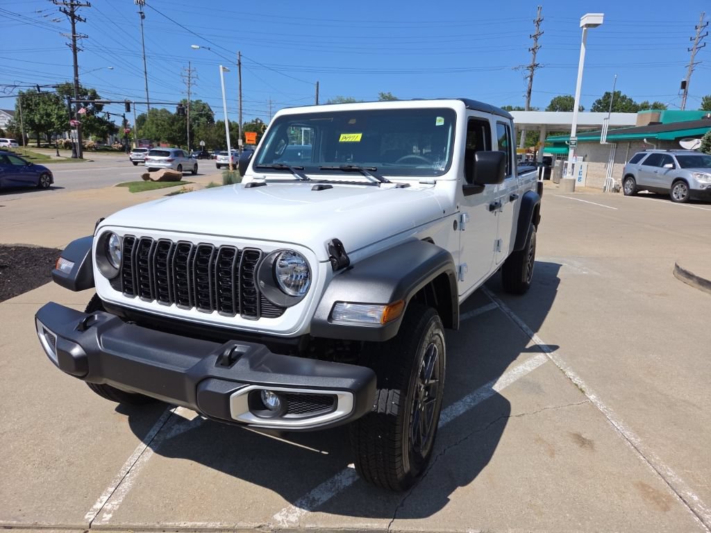 Certified 2025 Jeep Gladiator Sport AWD/4WD image 5