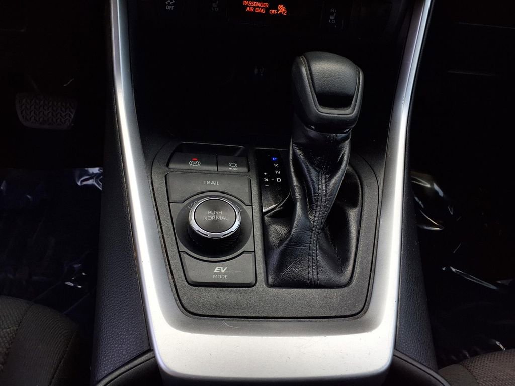 Certified 2019 Toyota RAV4 XLE AWD/4WD image 11