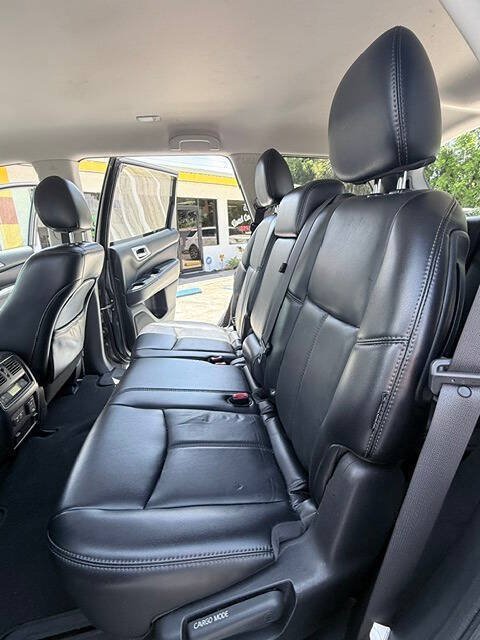 Used 2019 Nissan Pathfinder SL w/ Cargo Package AWD/4WD image 11
