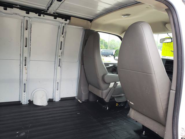 Used 2015 Chevrolet Express 2500 RWD image 11