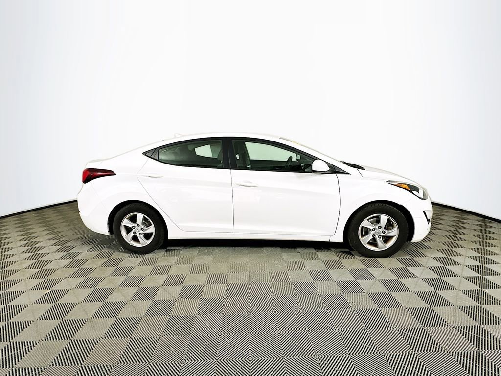 Used 2015 Hyundai Elantra SE image 11