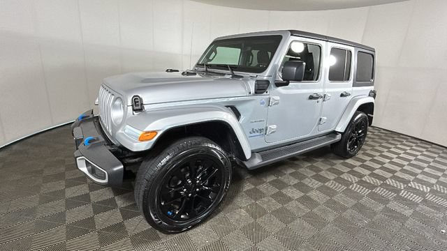 Used 2023 Jeep Wrangler Unlimited Sahara w/ Cold Weather Group AWD/4WD image 6