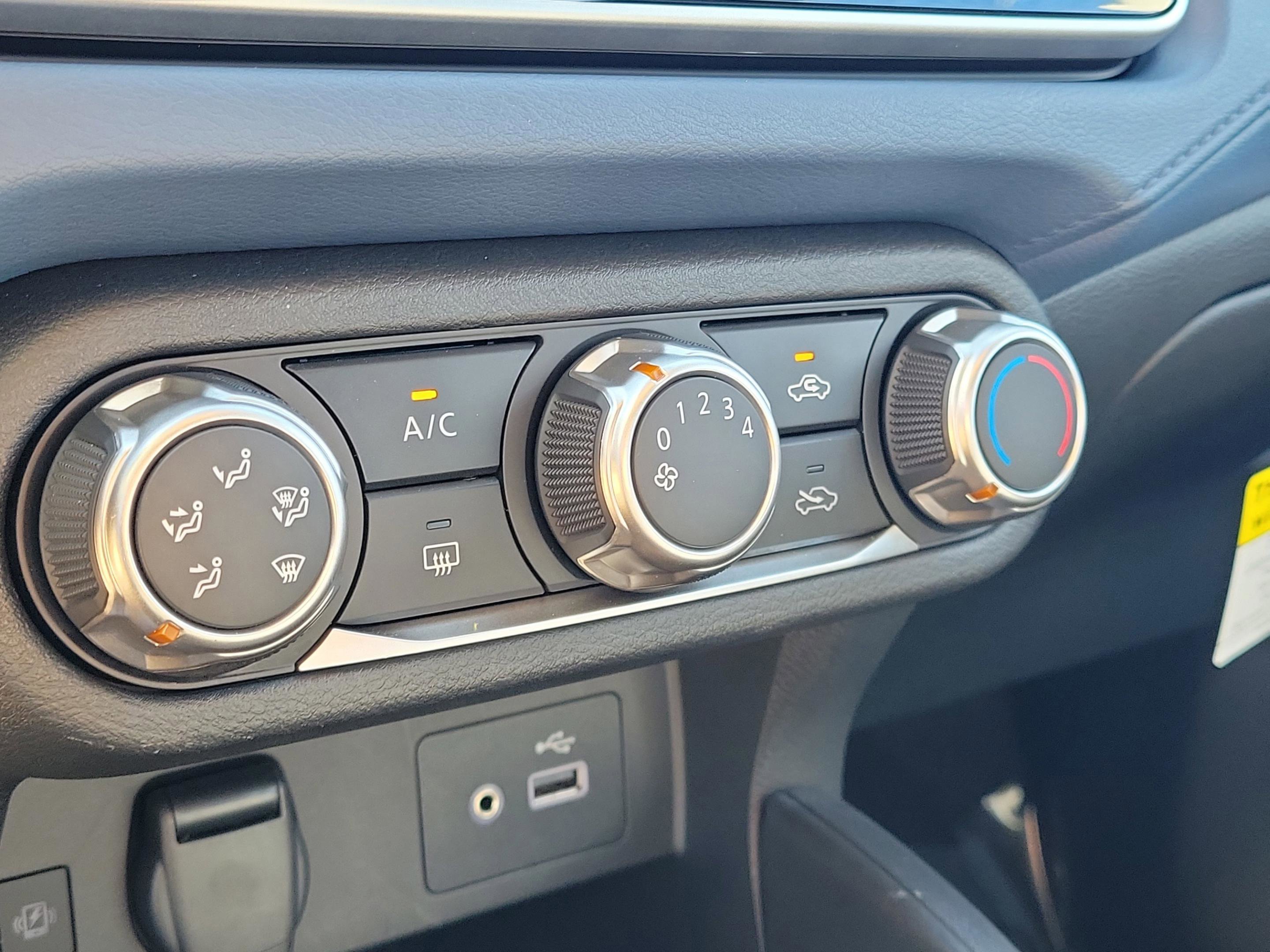 Certified 2025 Nissan Versa SV w/ Trunk Package image 27