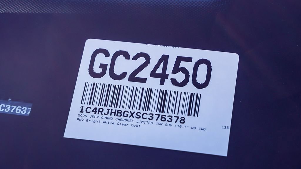 New 2025 Jeep Grand Cherokee Limited w/ Black Appearance Package image 28