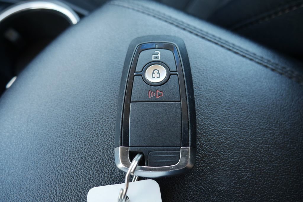 Used 2017 Ford Edge SEL image 19