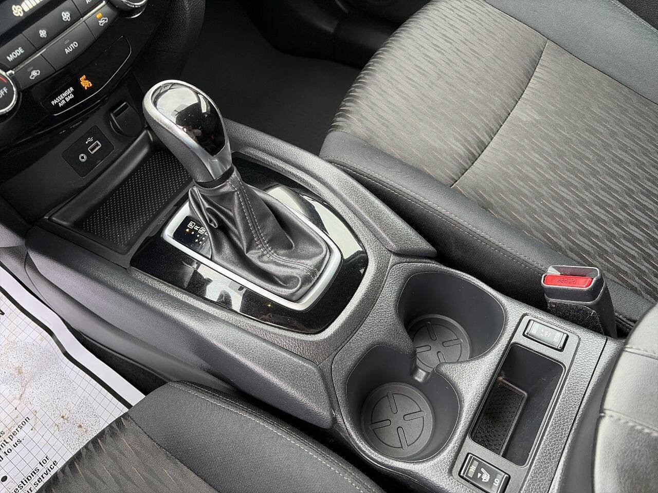 Used 2018 Nissan Rogue SV image 33