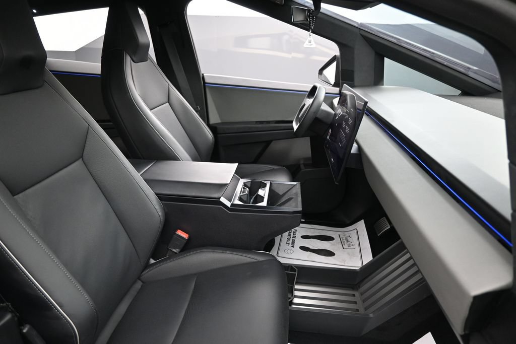 Used 2024 Tesla Cybertruck AWD Crew Cab image 34
