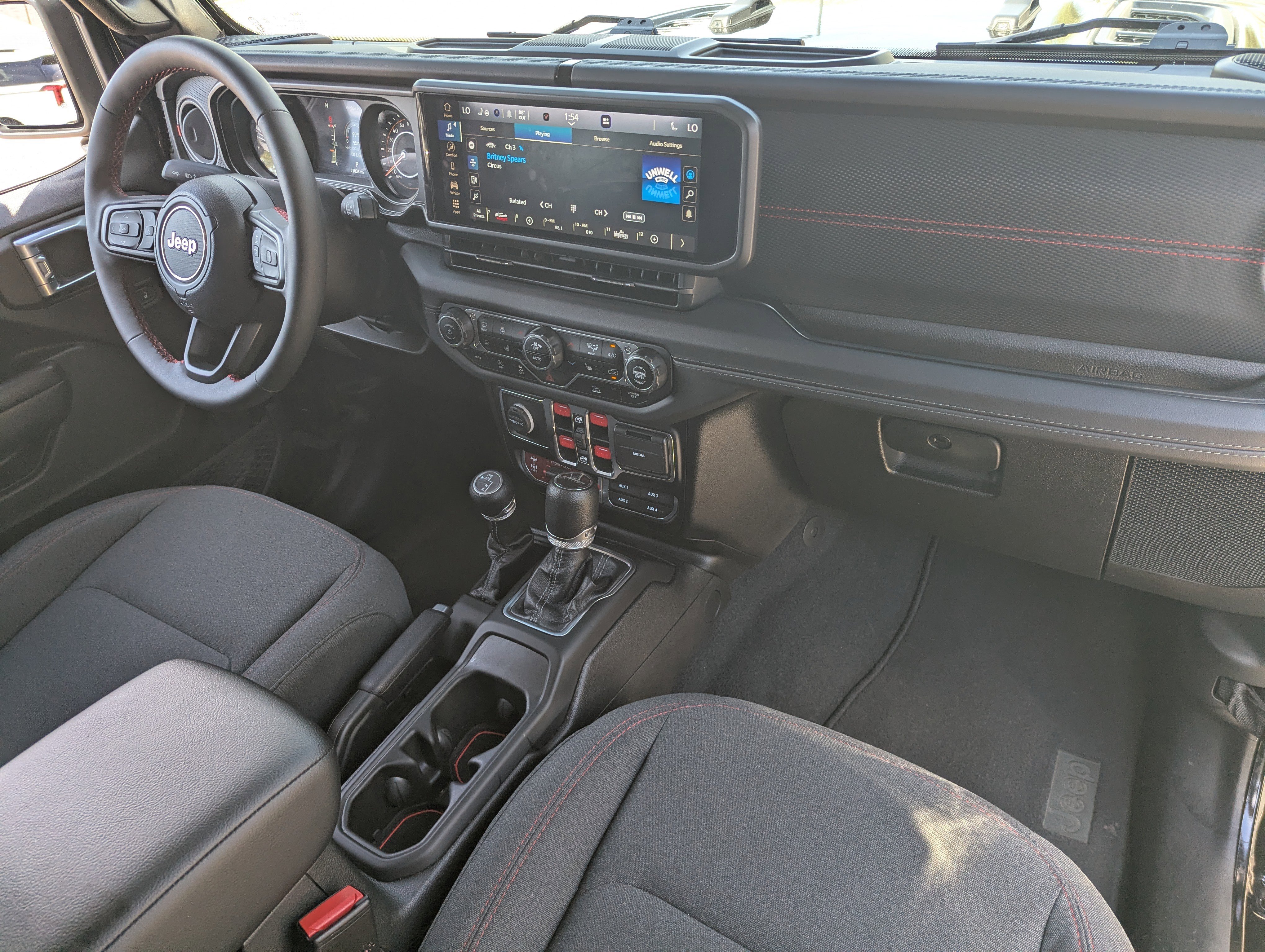 Used 2024 Jeep Gladiator Rubicon w/ Convenience Group image 11