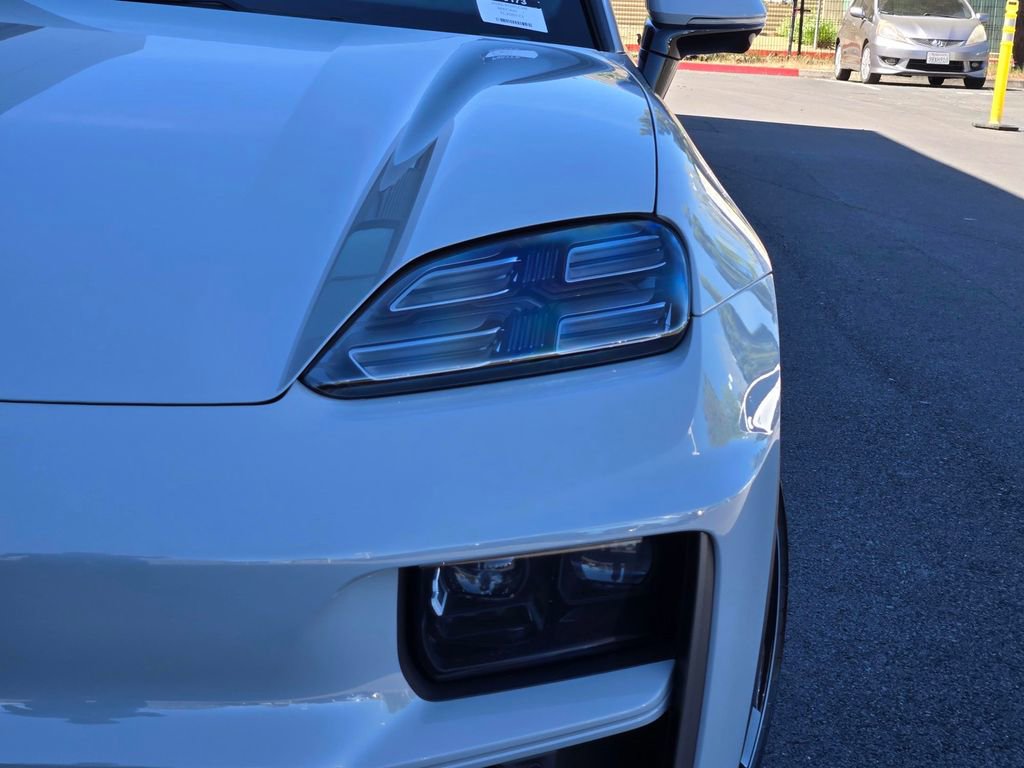New 2026 Porsche Macan Turbo Electric AWD/4WD image 12