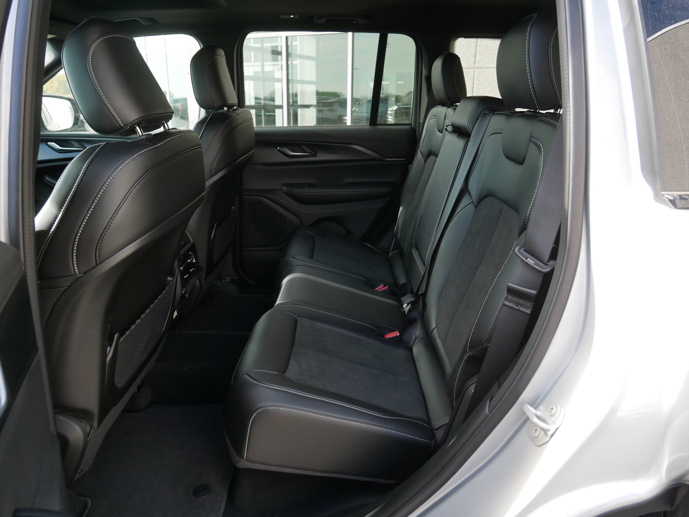 New 2025 Jeep Grand Cherokee 4WD image 8