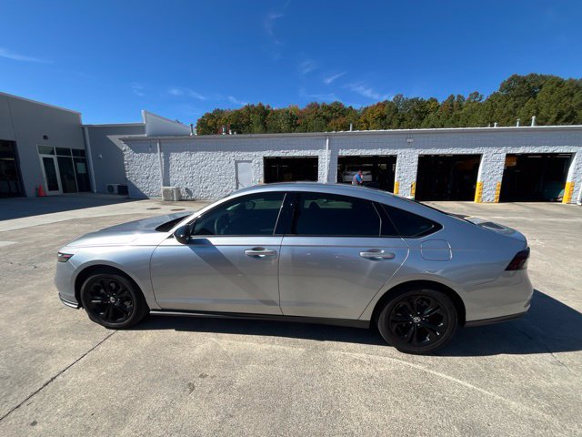 Used 2025 Honda Accord SE image 4