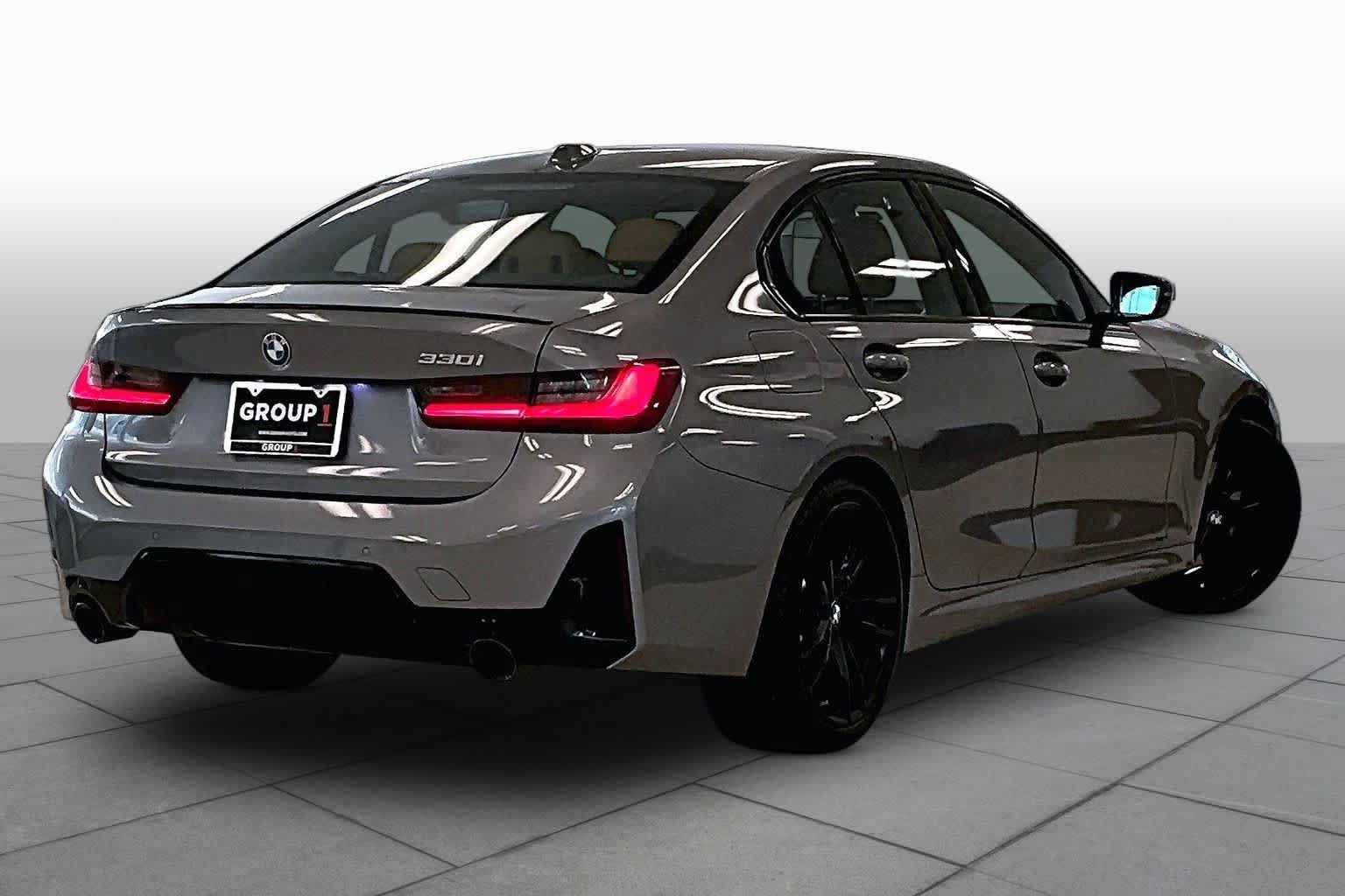 Used 2023 BMW 330i Sedan w/ M Sport Package RWD image 11