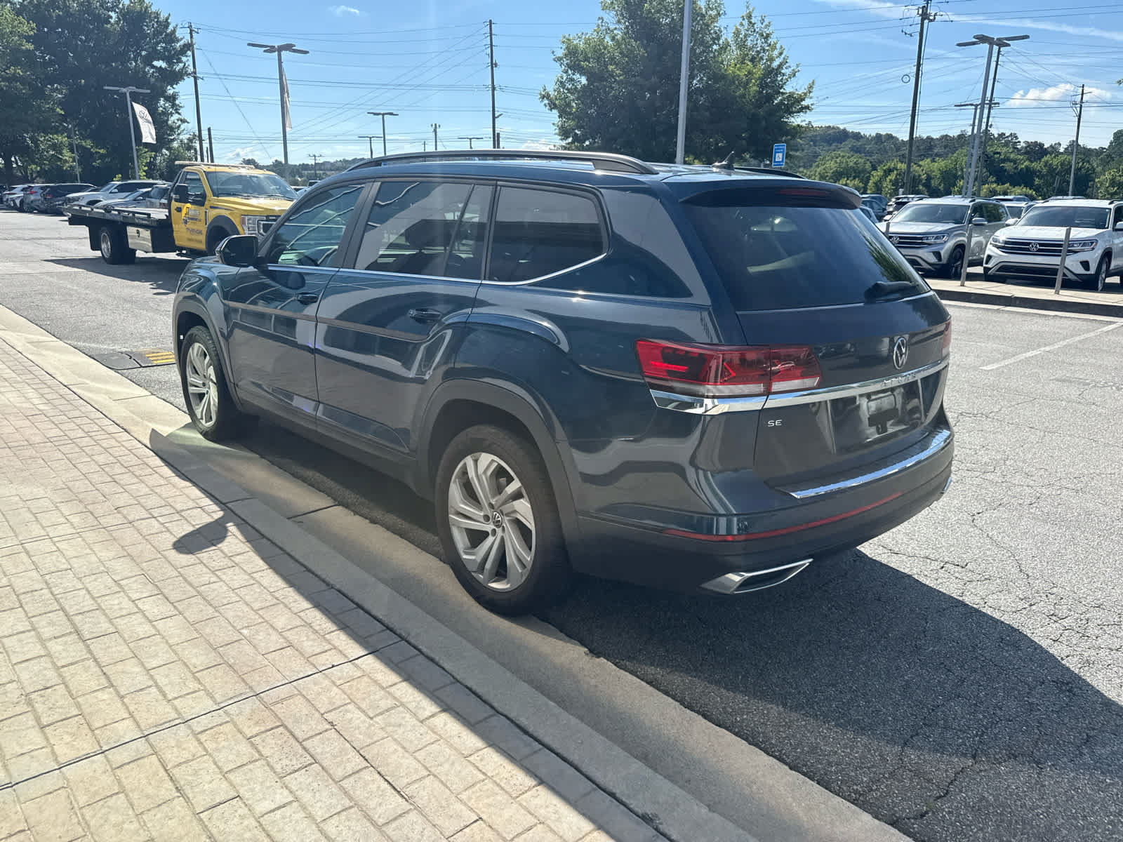 Certified 2023 Volkswagen Atlas SE w/ Panoramic Sunroof Package FWD image 5