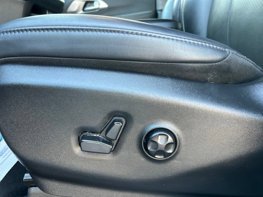 Used 2025 Chrysler Pacifica Select FWD image 16
