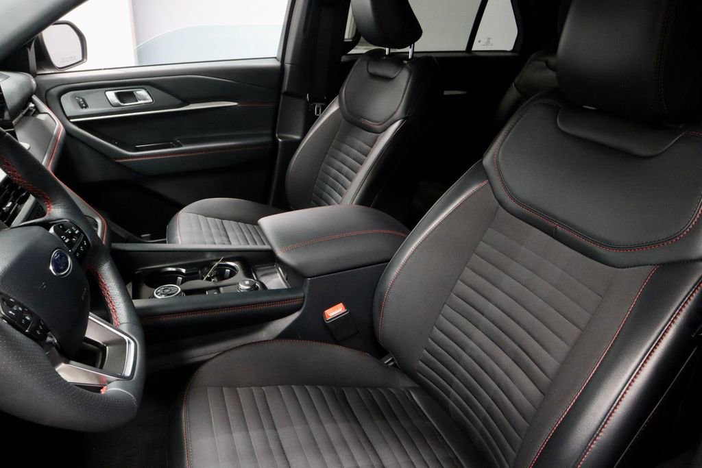 Used 2025 Ford Explorer ST-Line image 24