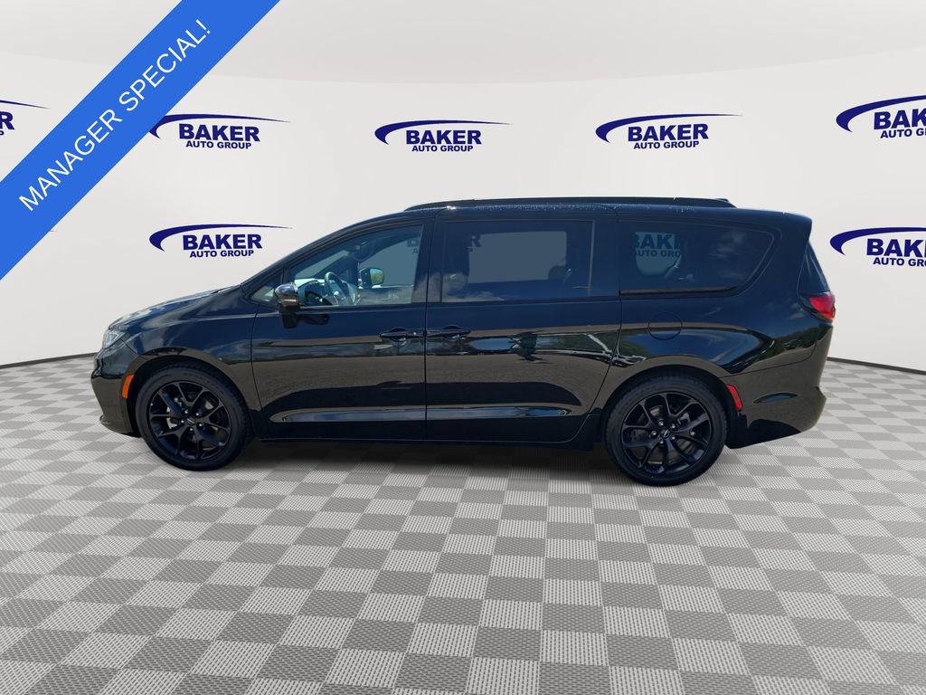 Used 2025 Chrysler Pacifica Limited FWD image 8