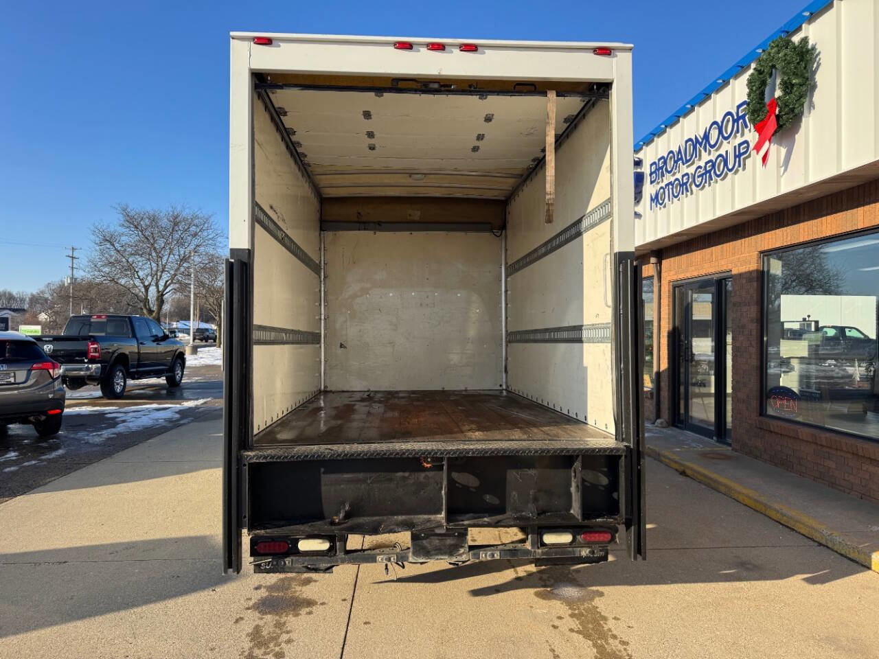 Used 2014 Chevrolet Express 3500 3500 2dr 139 in. WB Cutaway  w image 4