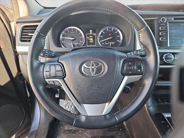 Used 2016 Toyota Highlander XLE AWD/4WD image 14