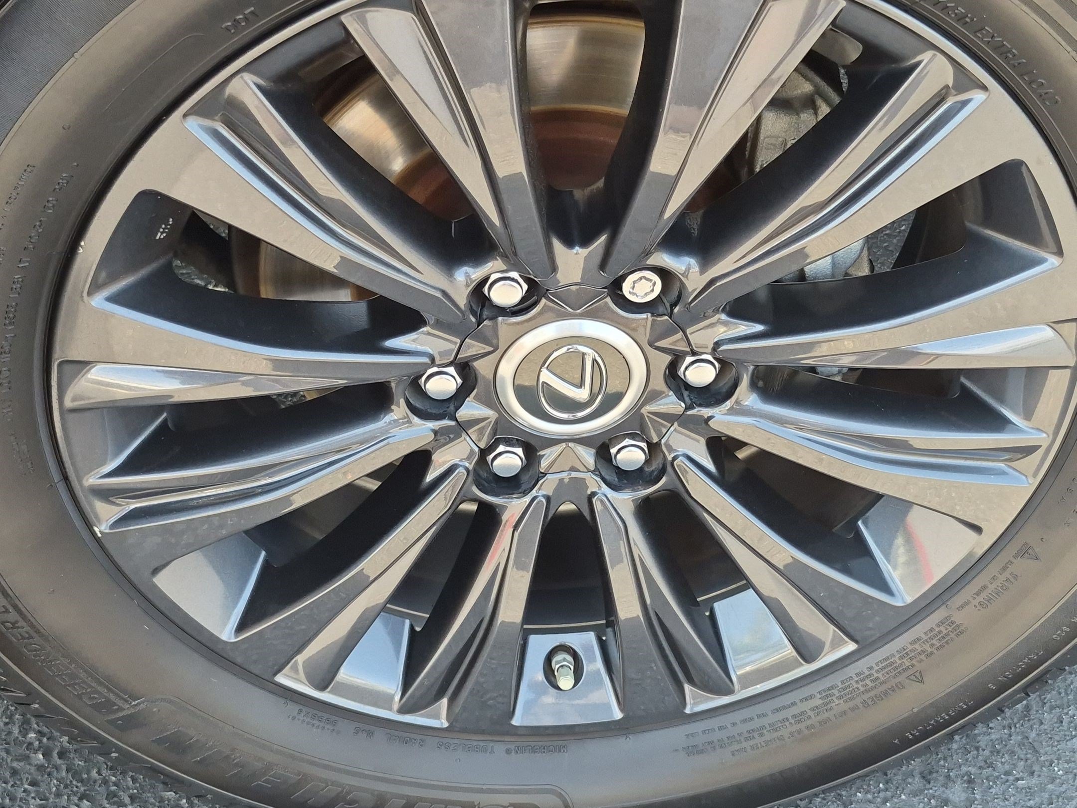 Used 2021 Lexus GX 460 Luxury w/ Sport Design Package AWD/4WD image 13