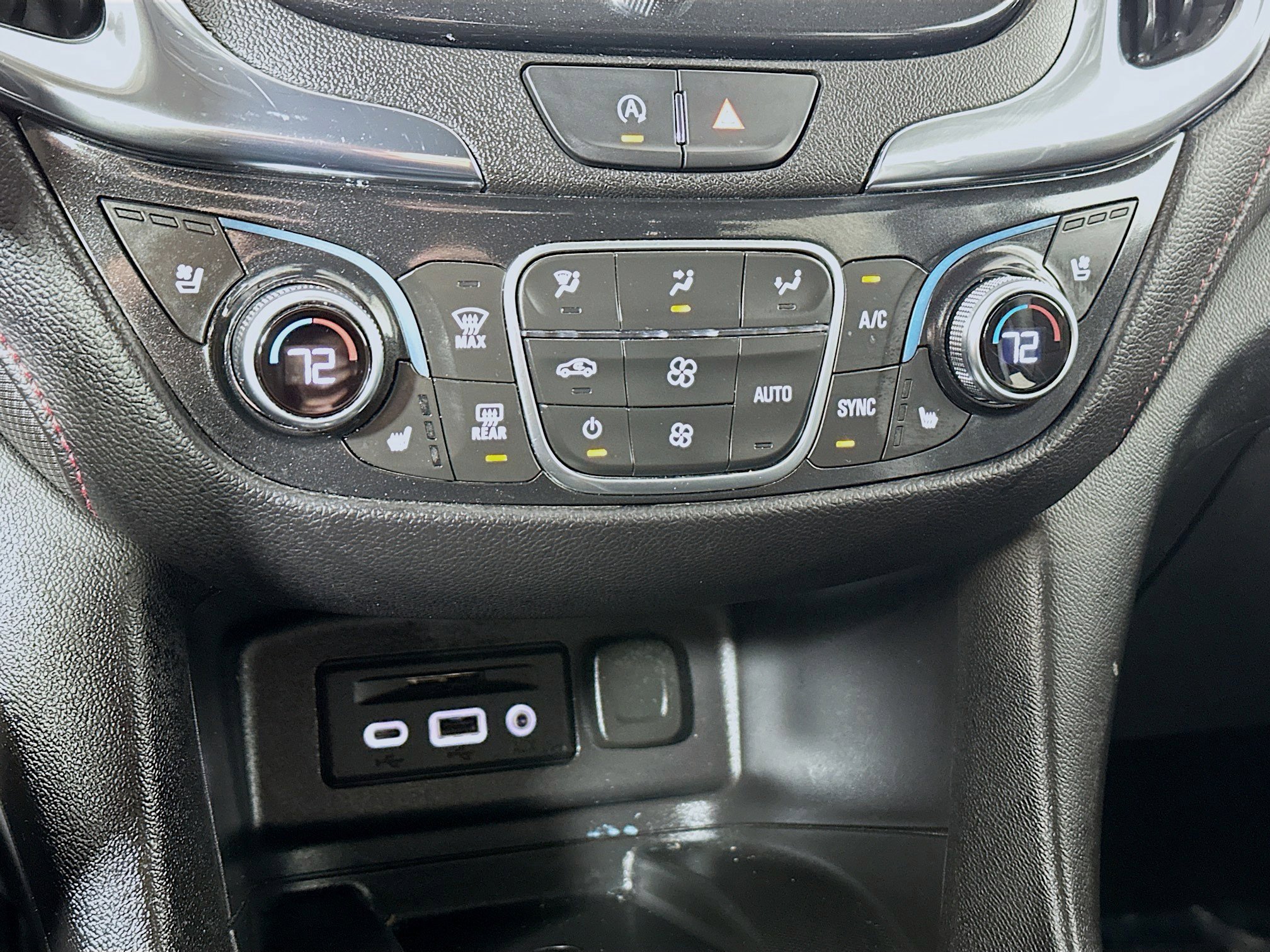 Used 2024 Chevrolet Equinox Premier AWD/4WD image 15