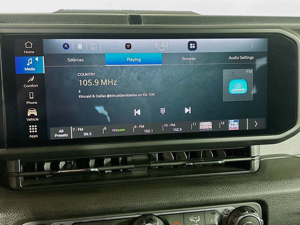 Used 2025 Jeep Gladiator Sport image 19