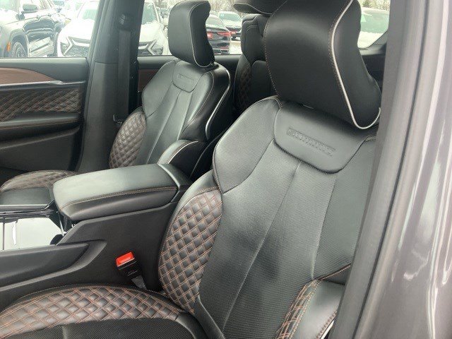 Used 2024 Jeep Grand Cherokee L Summit w/ High Altitude Package image 12