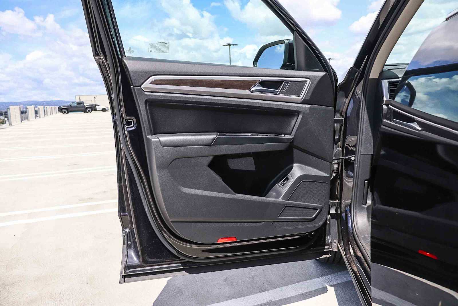 Used 2019 Volkswagen Atlas SE w/ Towing Package FWD image 19