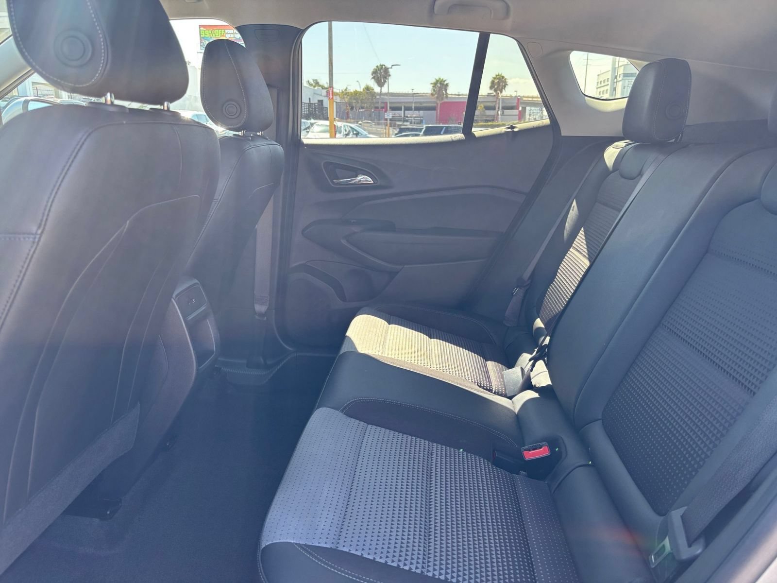 Used 2025 Chevrolet Trax LT FWD image 24