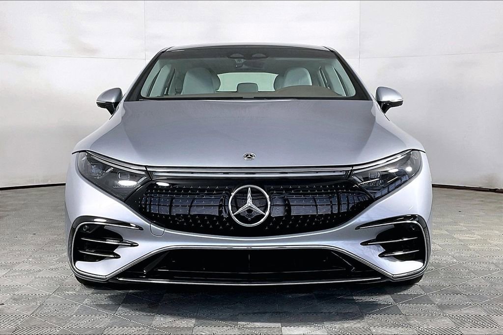 Used 2022 Mercedes-Benz EQS 580 4MATIC Sedan image 2