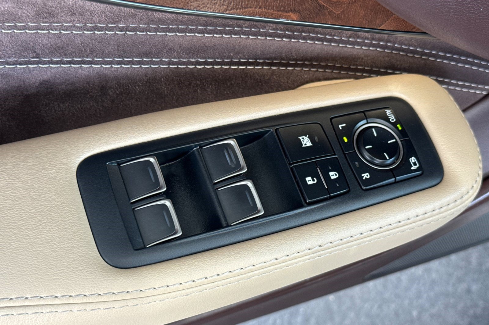 Used 2018 Lexus LS 500 w/ Accessory Package (Z2) RWD image 13