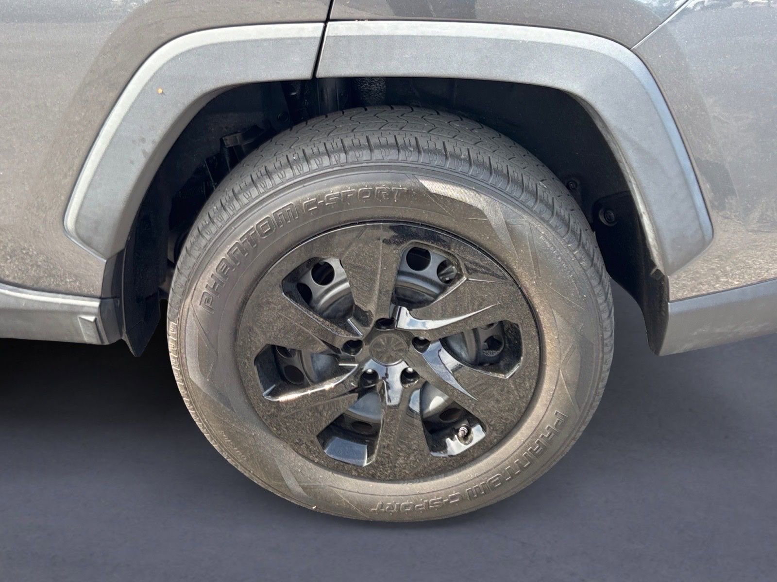 Used 2020 Toyota RAV4 LE image 13