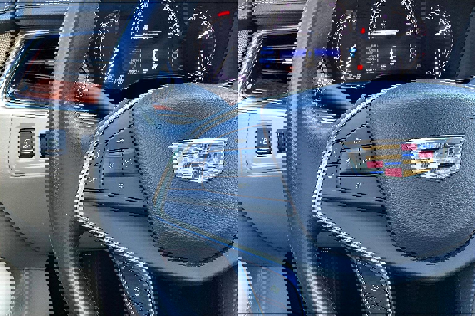 Used 2017 Cadillac XT5 Luxury w/ Driver Awareness Package image 11