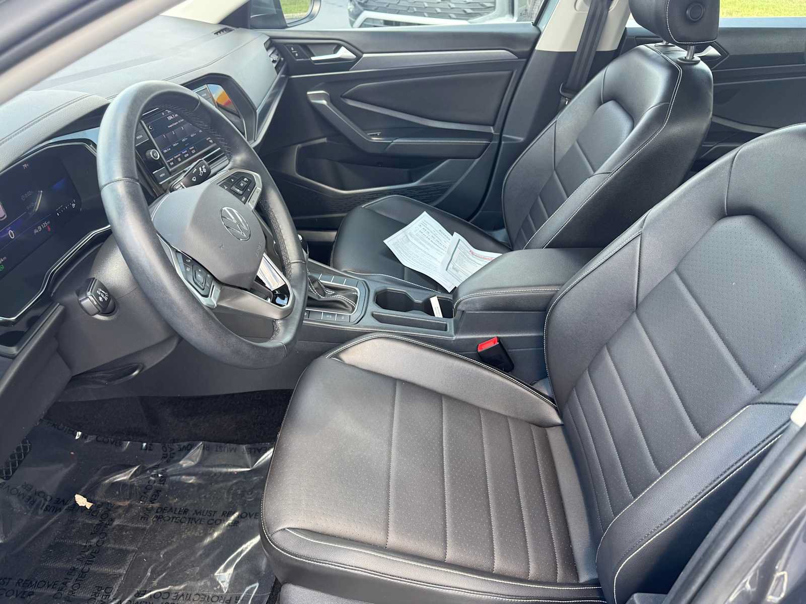Certified 2023 Volkswagen Jetta SE w/ Panoramic Sunroof Package FWD image 15