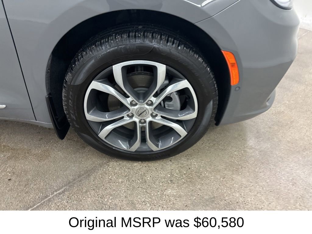 Used 2023 Chrysler Pacifica Pinnacle w/ Trailer Tow Group image 15