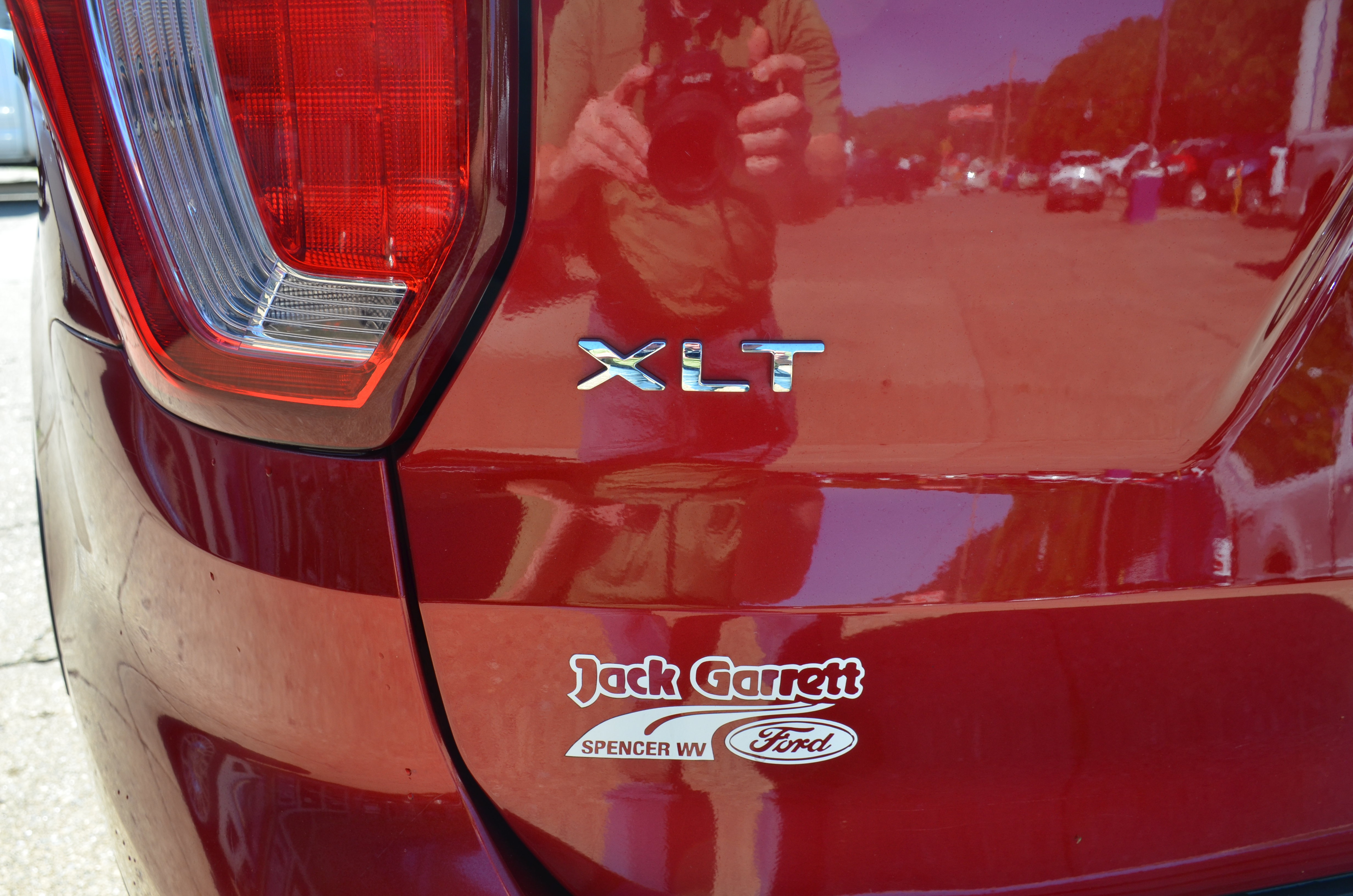 Used 2018 Ford Explorer XLT w/ Equipment Group 201A AWD/4WD image 21