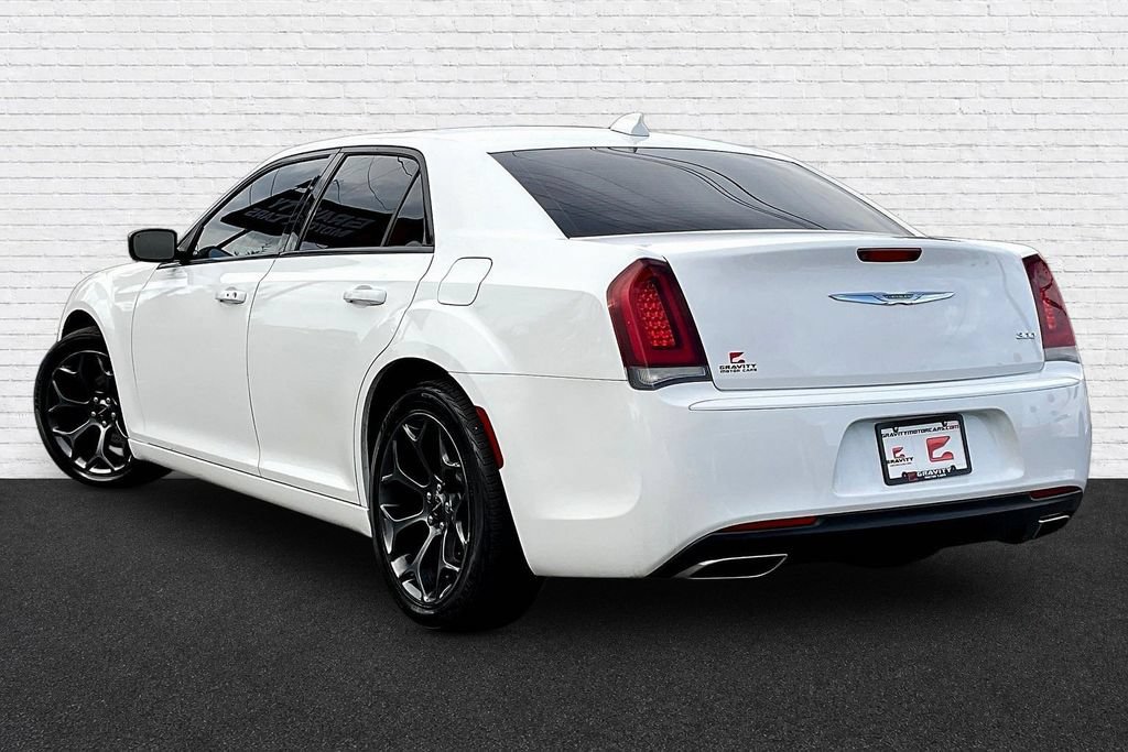 Used 2018 Chrysler 300 Touring w/ Sport Appearance Package RWD image 4