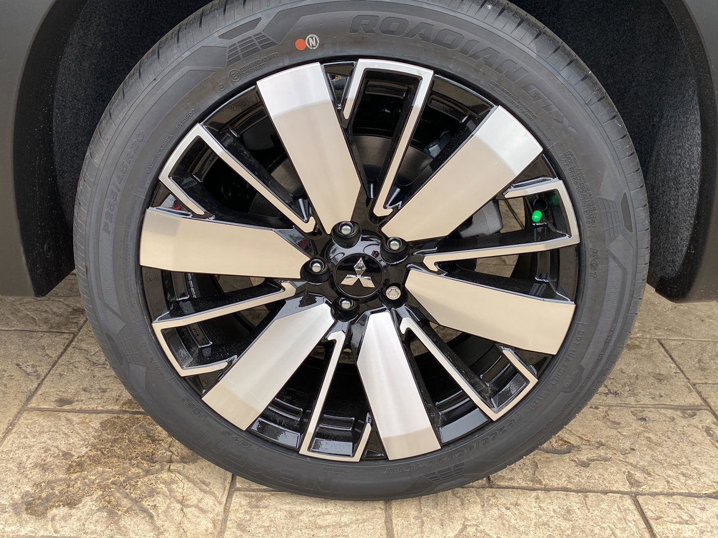 New 2026 Mitsubishi Outlander SEL image 11