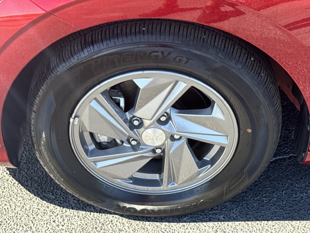 Used 2025 Hyundai Elantra SE FWD image 11