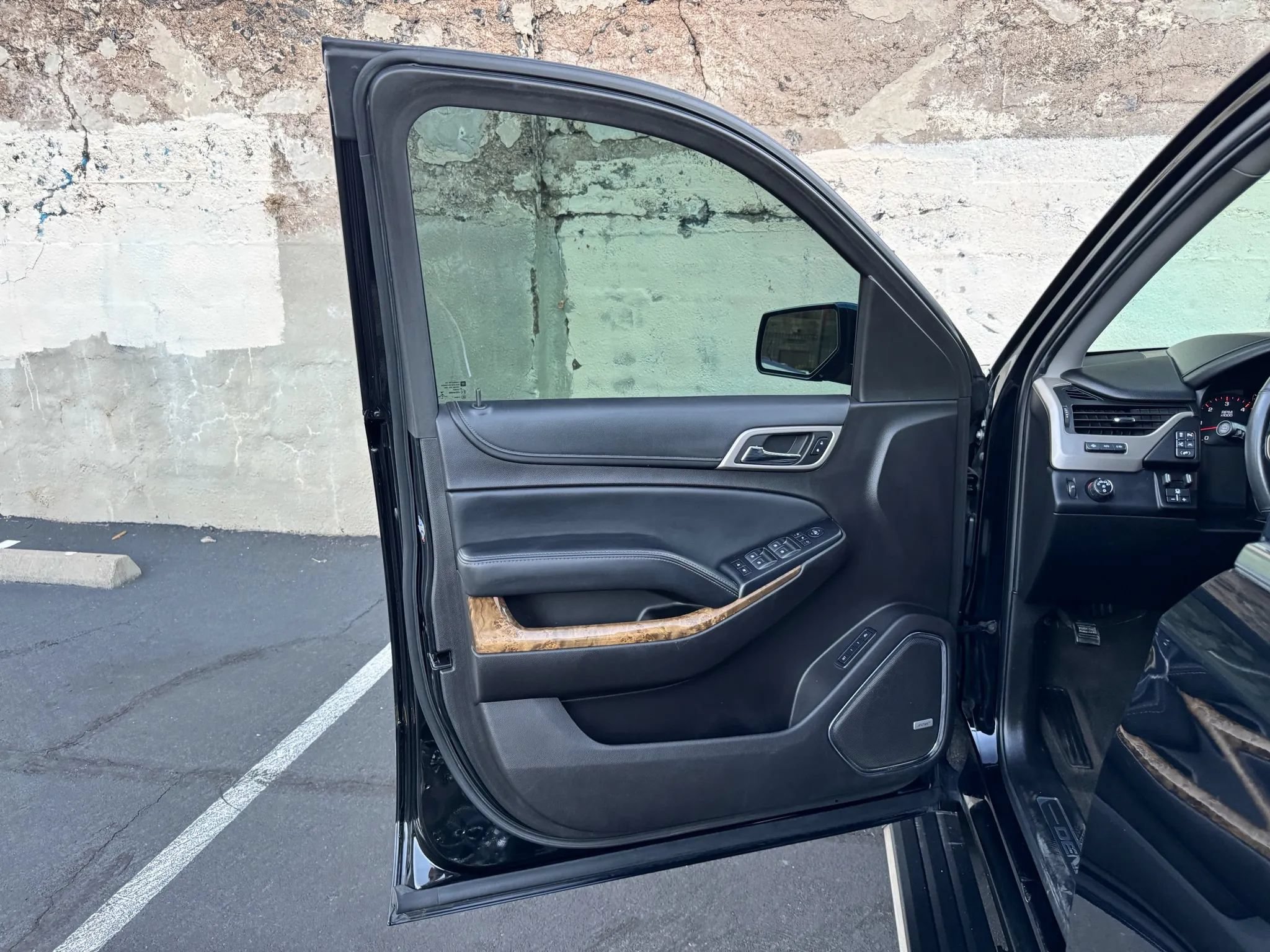 Used 2016 GMC Yukon Denali w/ Open Road Package RWD image 10