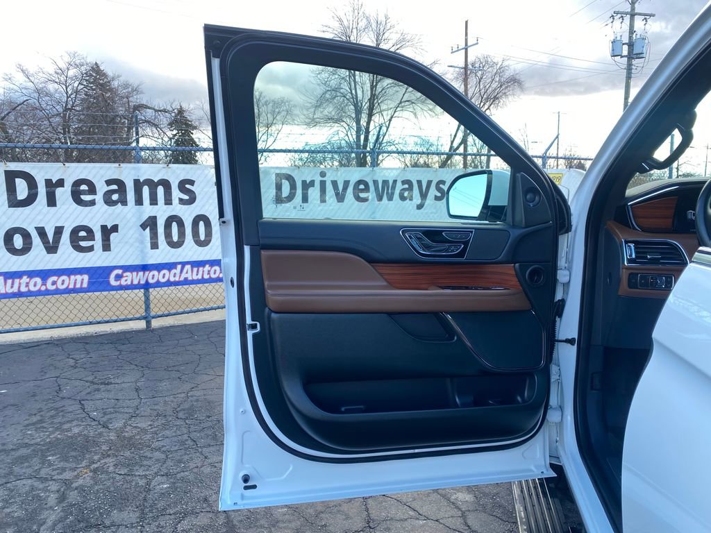 Used 2024 Lincoln Navigator L Reserve w/ Monochromatic Package image 14